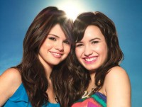 /album/hunksenzo/selena-gomez-demi-lovato-000154-jpg/